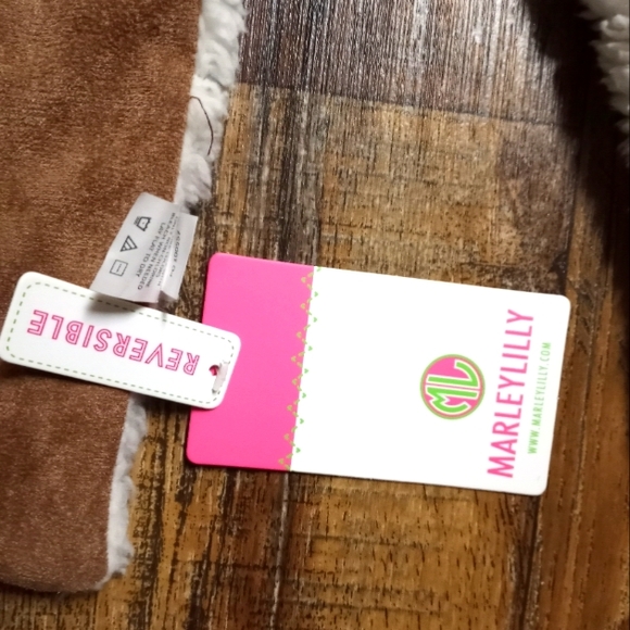 Womens MarleyLily Reversible "H" Monogram Suede & Fur Scarf - Picture 5 of 5